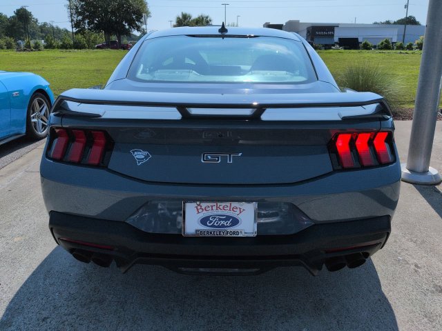 Used 2025 Ford Mustang GT Premium w/ GT Performance Package RWD image 4