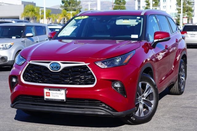 Used 2022 Toyota Highlander XLE image 4
