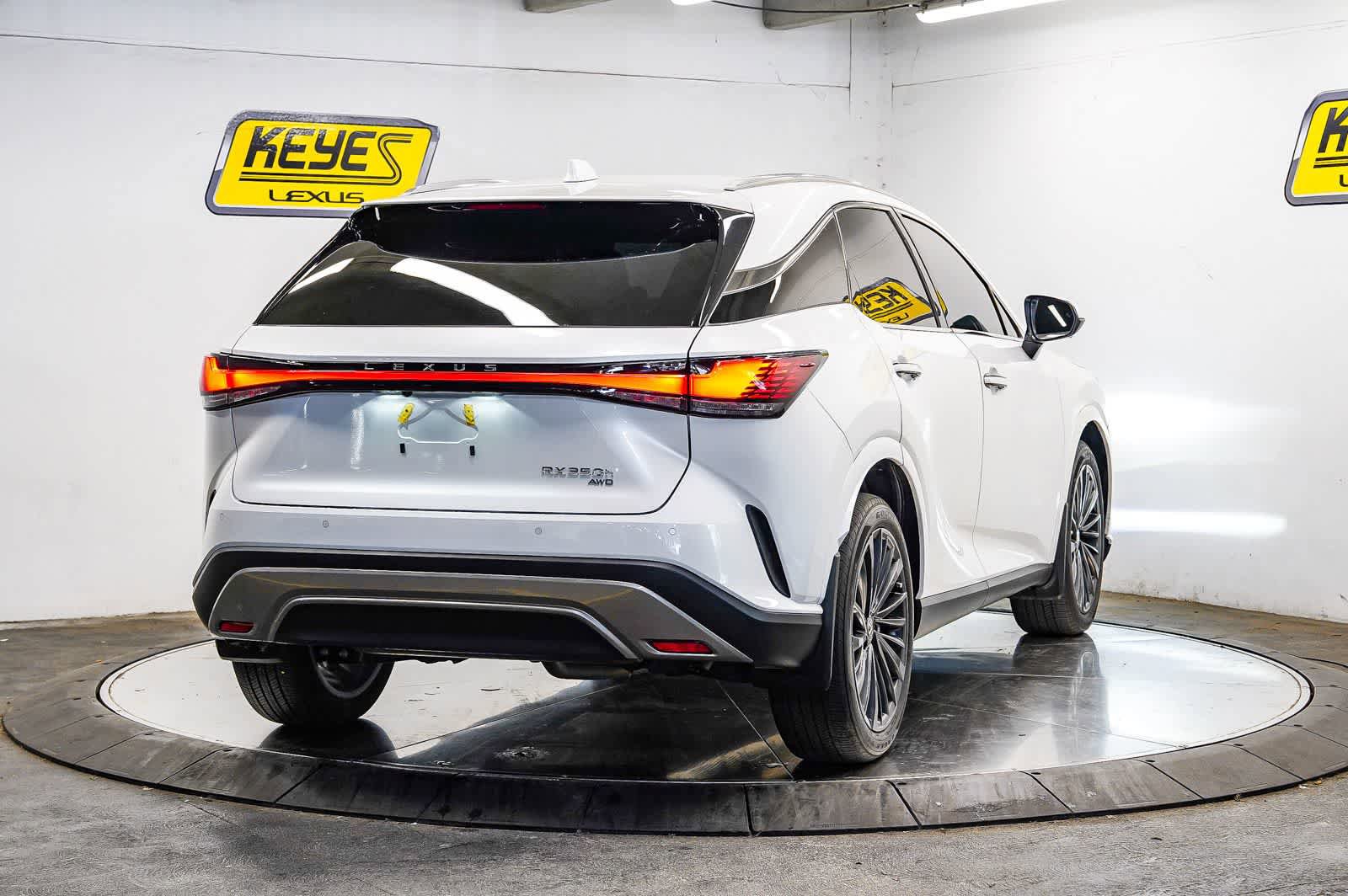 Used 2024 Lexus RX 350h w/ Convenience Package AWD/4WD image 4
