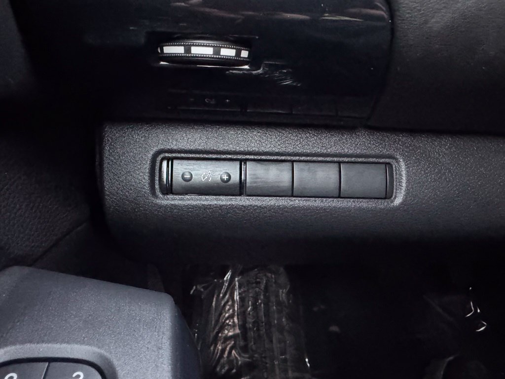 Used 2025 Nissan Pathfinder S AWD/4WD image 29