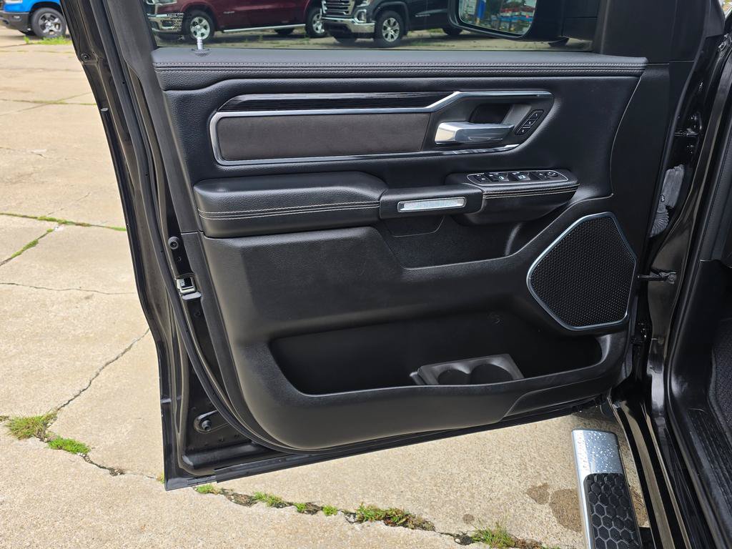 Used 2024 RAM 1500 Laramie AWD/4WD image 12