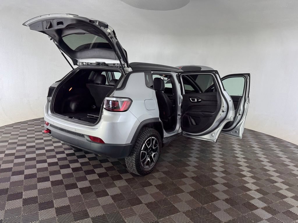 Used 2025 Jeep Compass Trailhawk AWD/4WD image 13