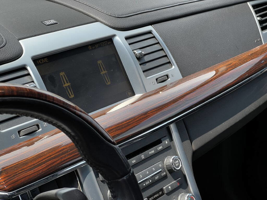 Used 2010 Lincoln MKS AWD image 17