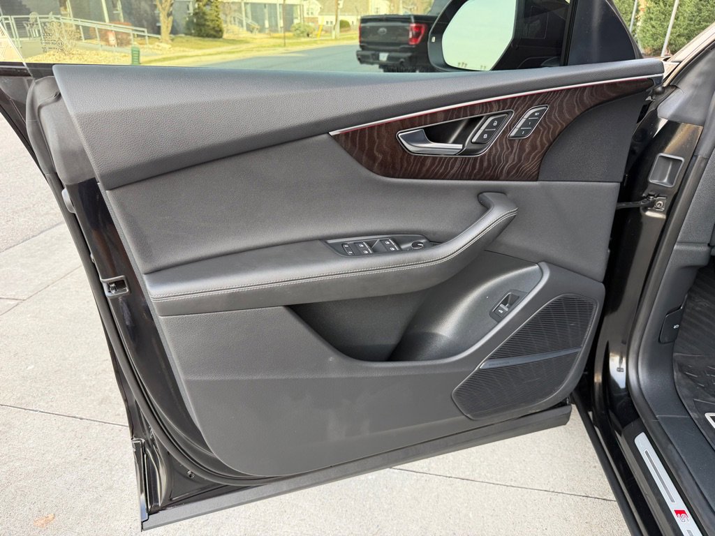 Used 2023 Audi Q8 Prestige AWD/4WD image 11