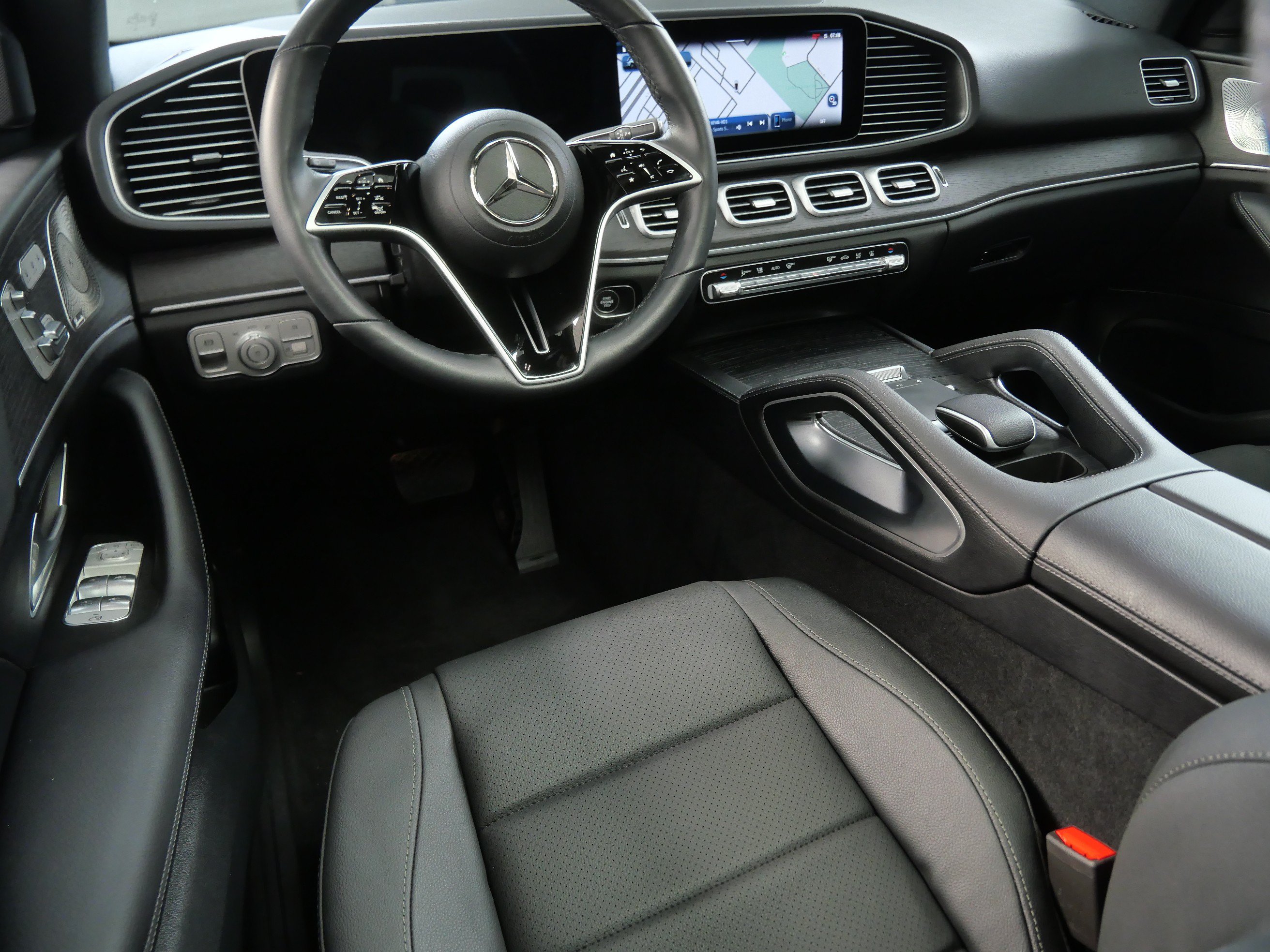 Certified 2025 Mercedes-Benz GLE 450e 4MATIC w/ AMG Line Exterior image 2