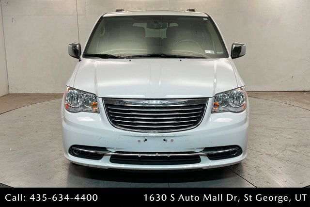 Used 2016 Chrysler Town & Country Touring-L FWD image 8