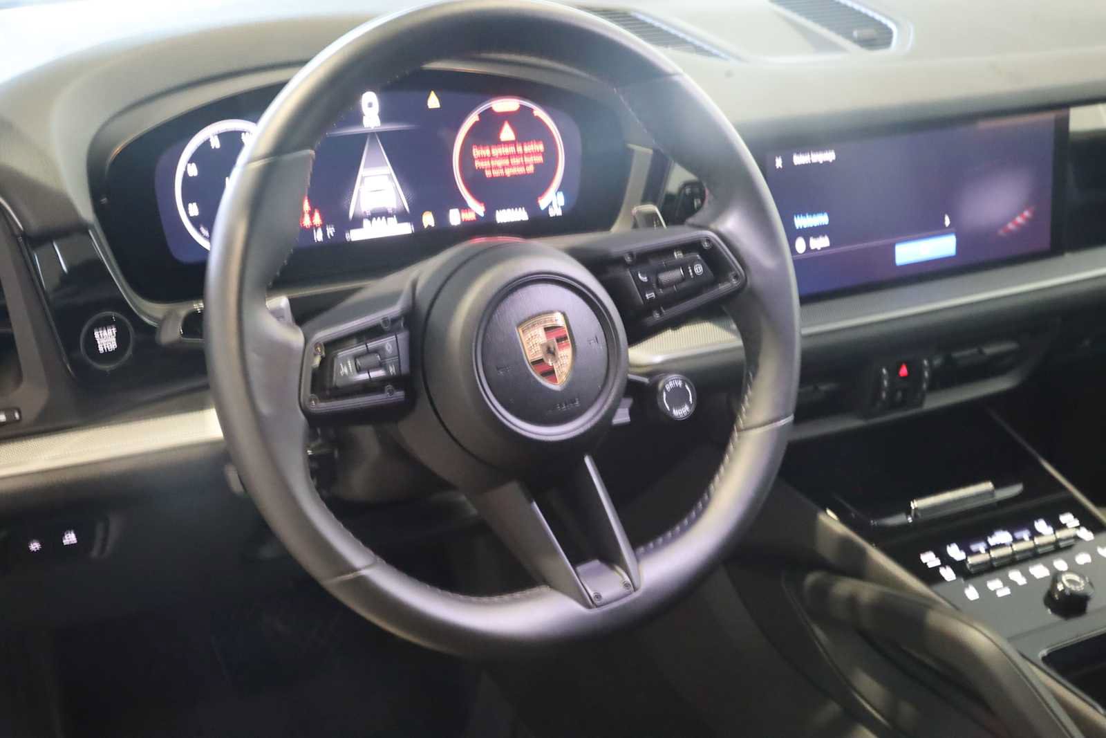Used 2025 Porsche Cayenne AWD/4WD image 4