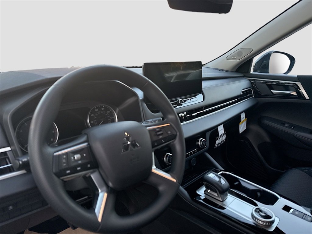 New 2026 Mitsubishi Outlander ES image 9