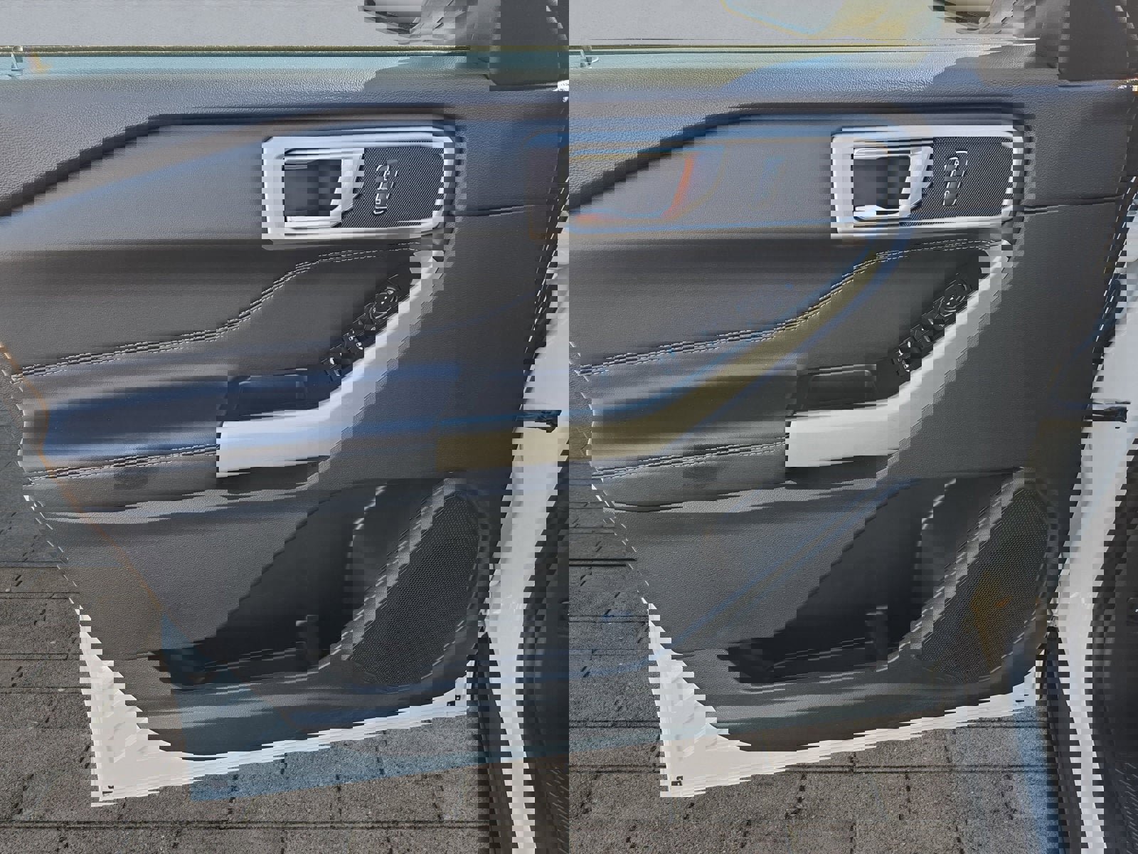 Certified 2022 Ford Explorer XLT w/ Equipment Group 202A image 10