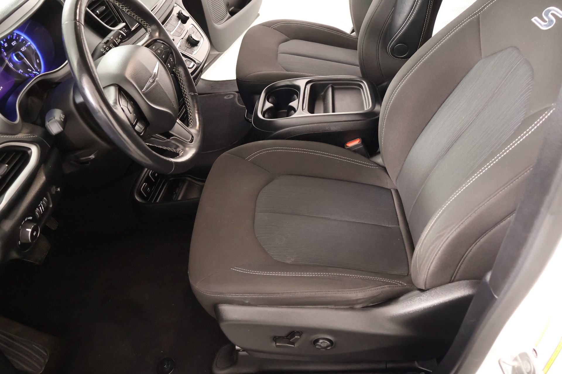 Used 2021 Chrysler Pacifica Touring w/ S Appearance Package image 11