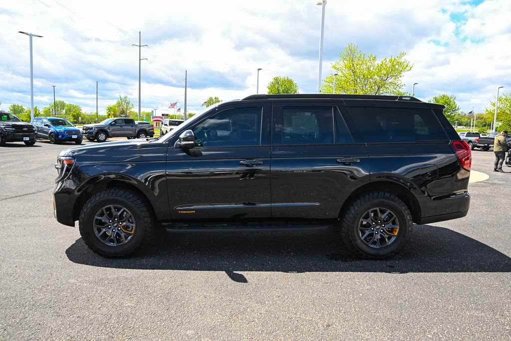 Used 2025 Ford Expedition Tremor AWD/4WD image 8