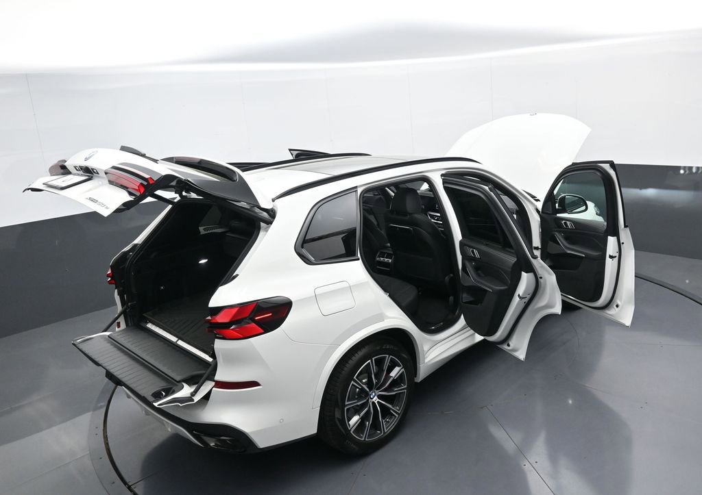 Used 2026 BMW X5 xDrive50e w/ M Sport Package AWD/4WD image 45