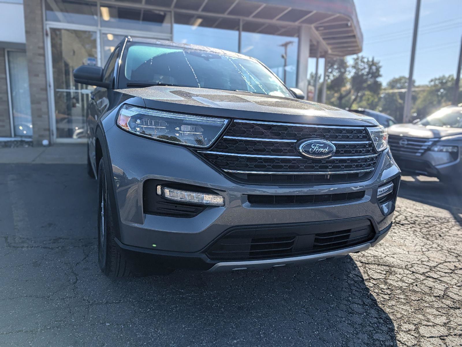 Used 2021 Ford Explorer XLT w/ Equipment Group 202A AWD/4WD image 14