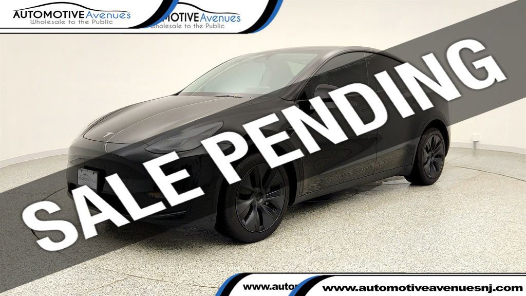 Used 2025 Tesla Model Y Long Range AWD/4WD image 1