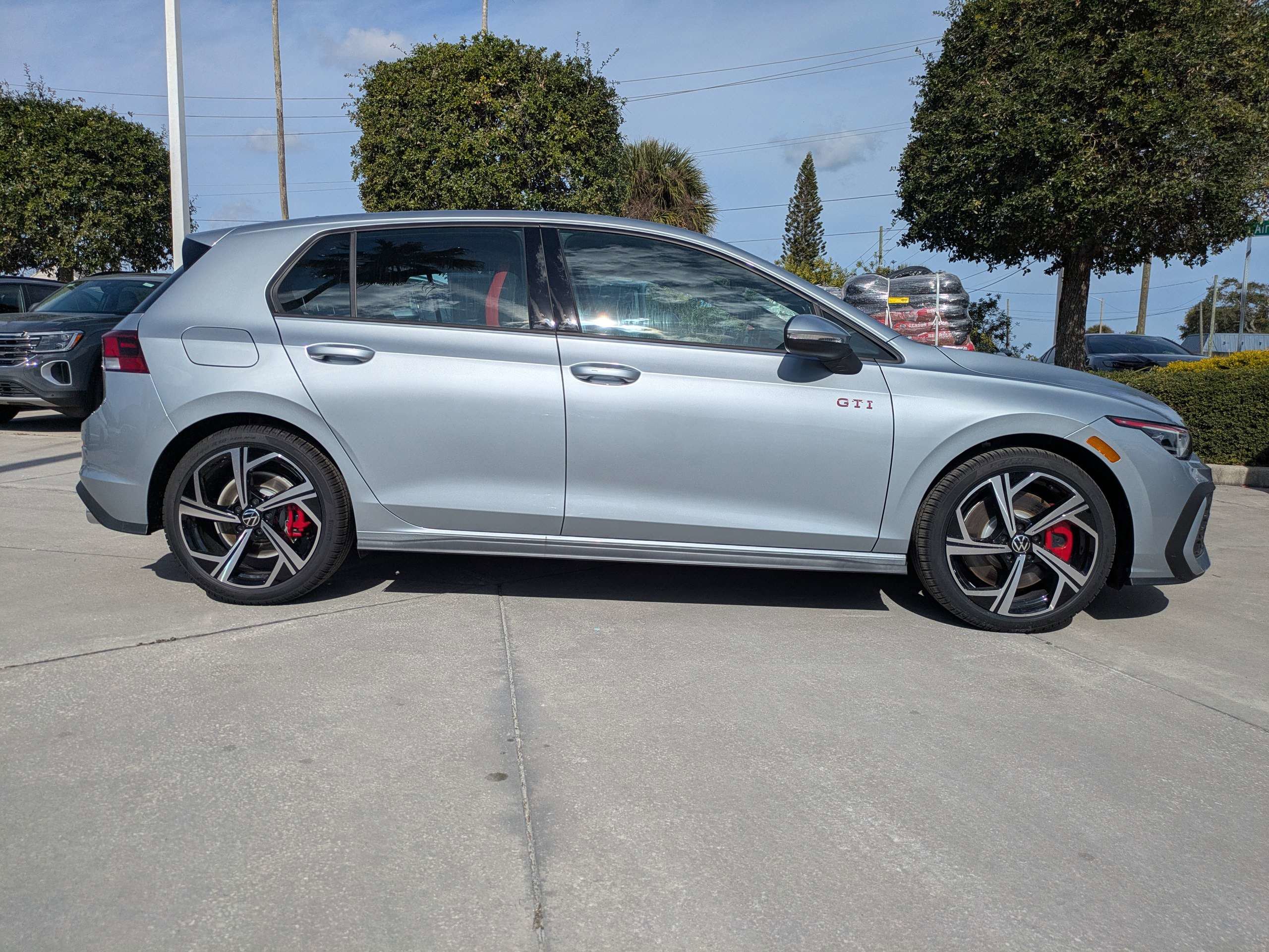 New 2026 Volkswagen GTI SE image 3