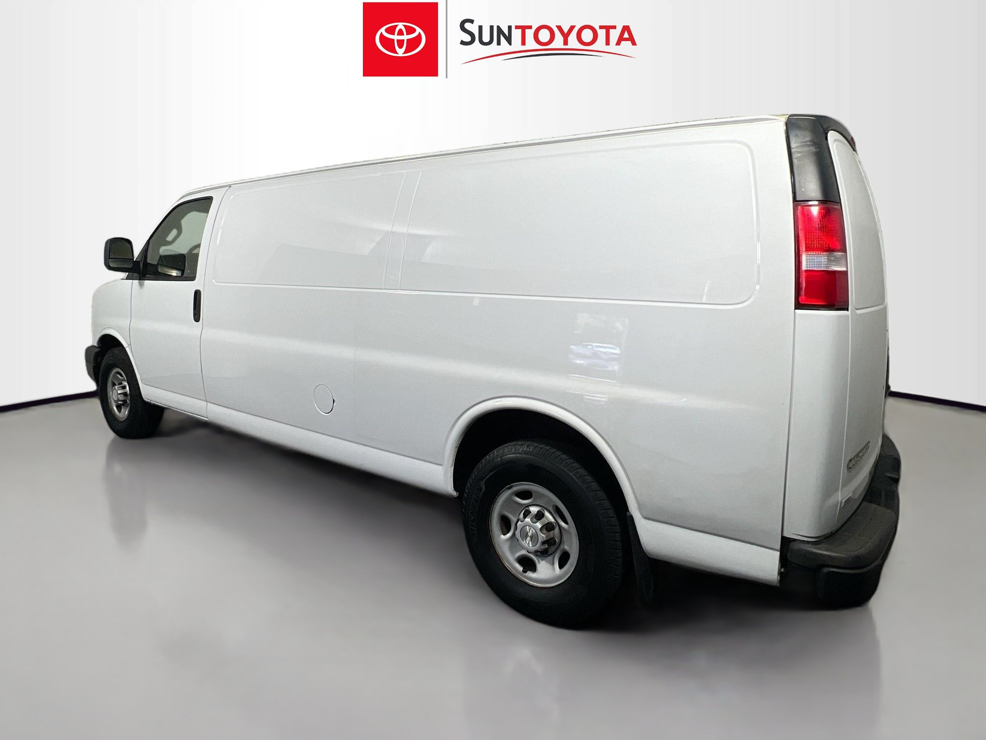 Used 2020 Chevrolet Express 3500 Extended w/ Driver Convenience Package RWD image 6