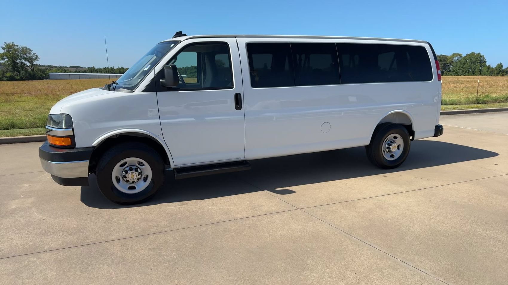 Used 2025 Chevrolet Express 3500 LT w/ LT Preferred Equipment Group RWD image 5