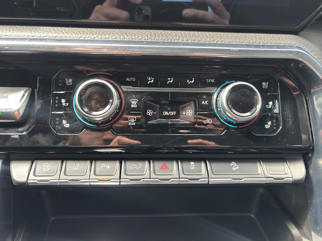 Used 2024 GMC Sierra 3500 Denali w/ Technology Package image 21