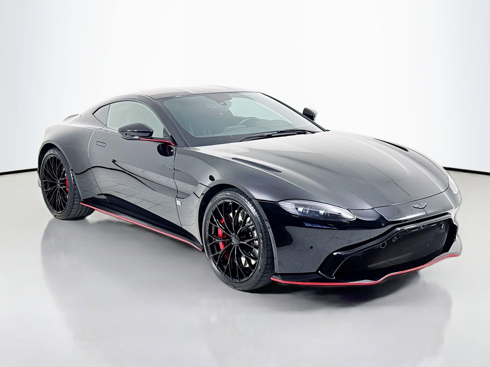 Used 2023 Aston Martin V8 Vantage Coupe image 1