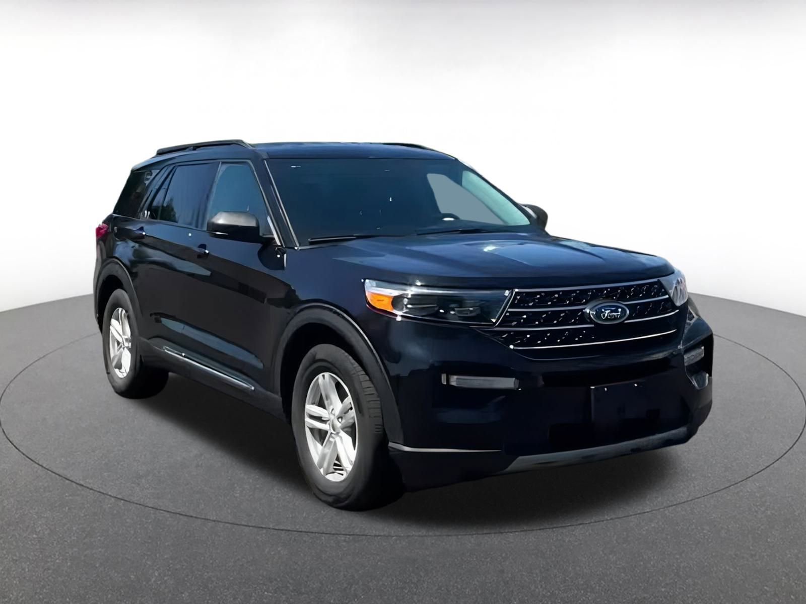 Used 2024 Ford Explorer XLT w/ Equipment Group 202A image 2