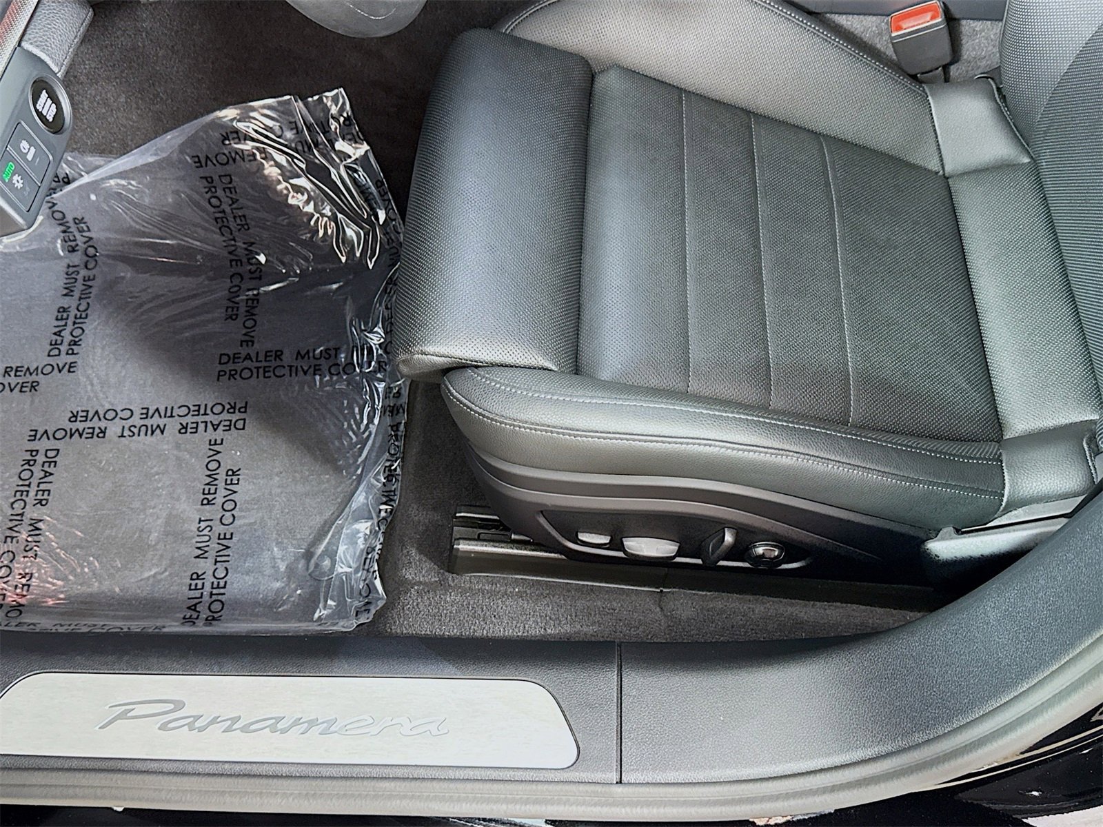 Certified 2025 Porsche Panamera image 15