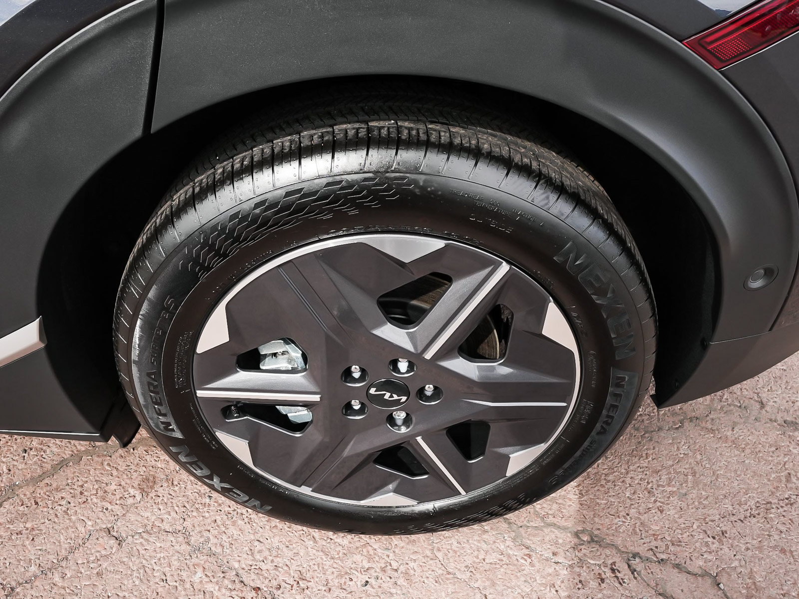 Used 2025 Kia EV6 Light w/ Light LR Technology Package AWD/4WD image 9