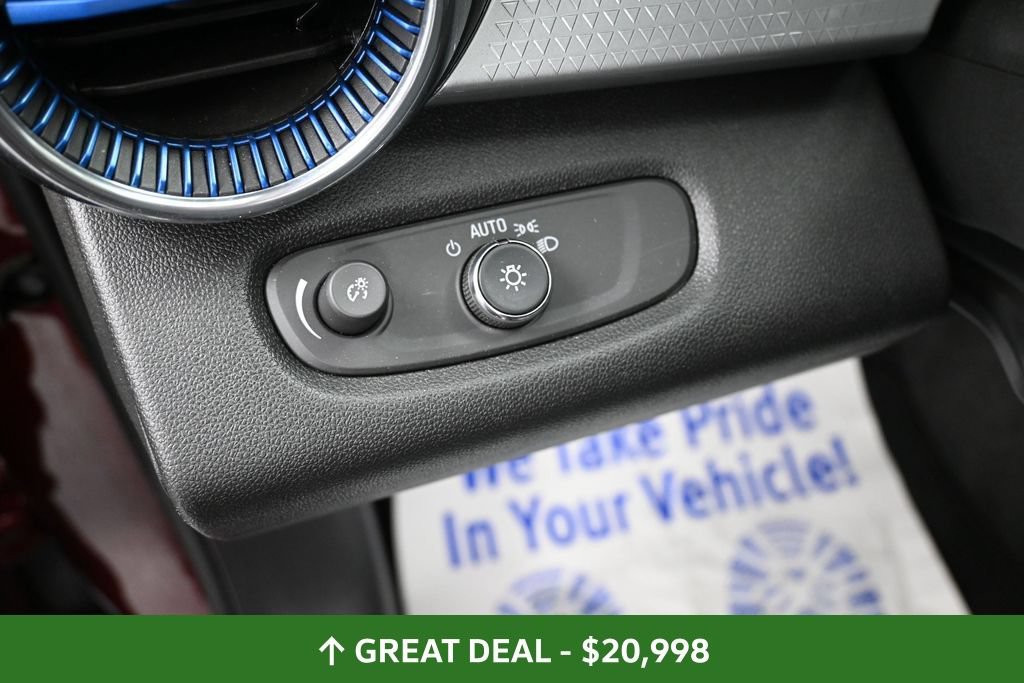 Used 2025 Chevrolet Trax LT FWD image 27