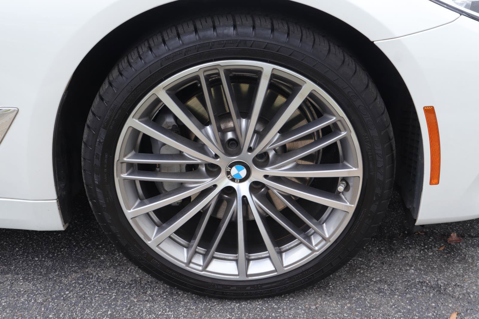 Used 2019 BMW 530i w/ Convenience Package image 40