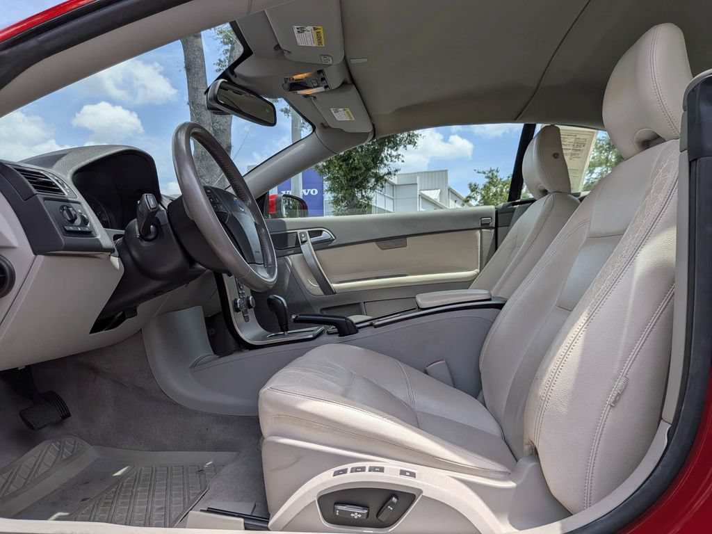 Used 2009 Volvo C70 T5 FWD image 2