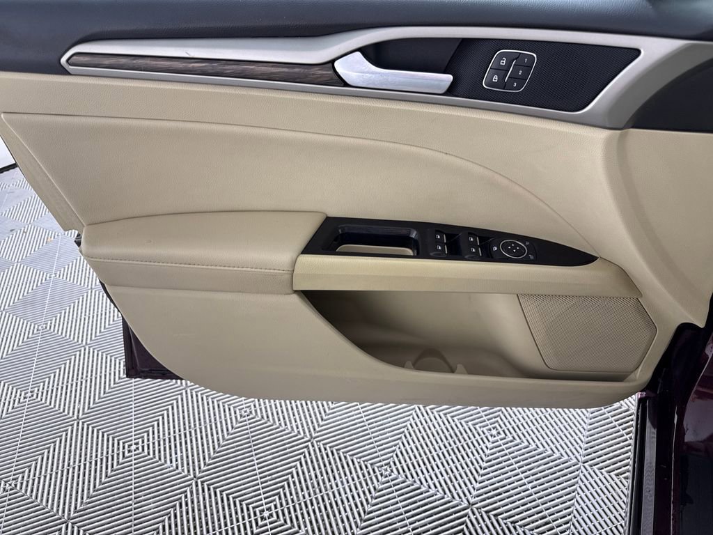Used 2013 Ford Fusion SE FWD image 10