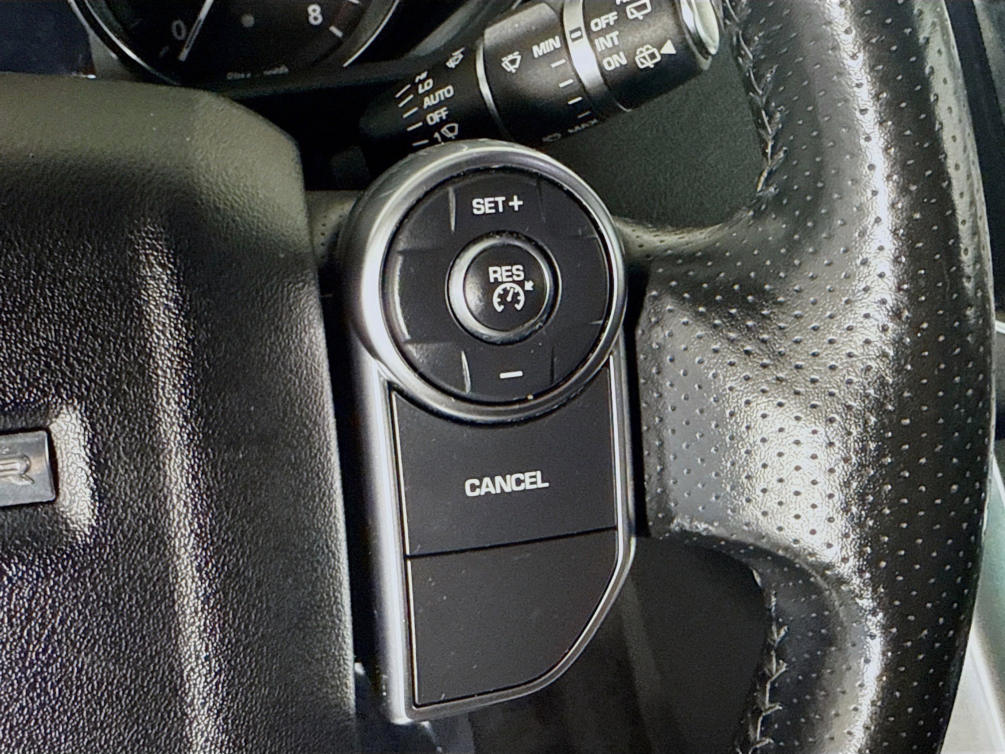 Used 2016 Land Rover Range Rover Sport SE image 15