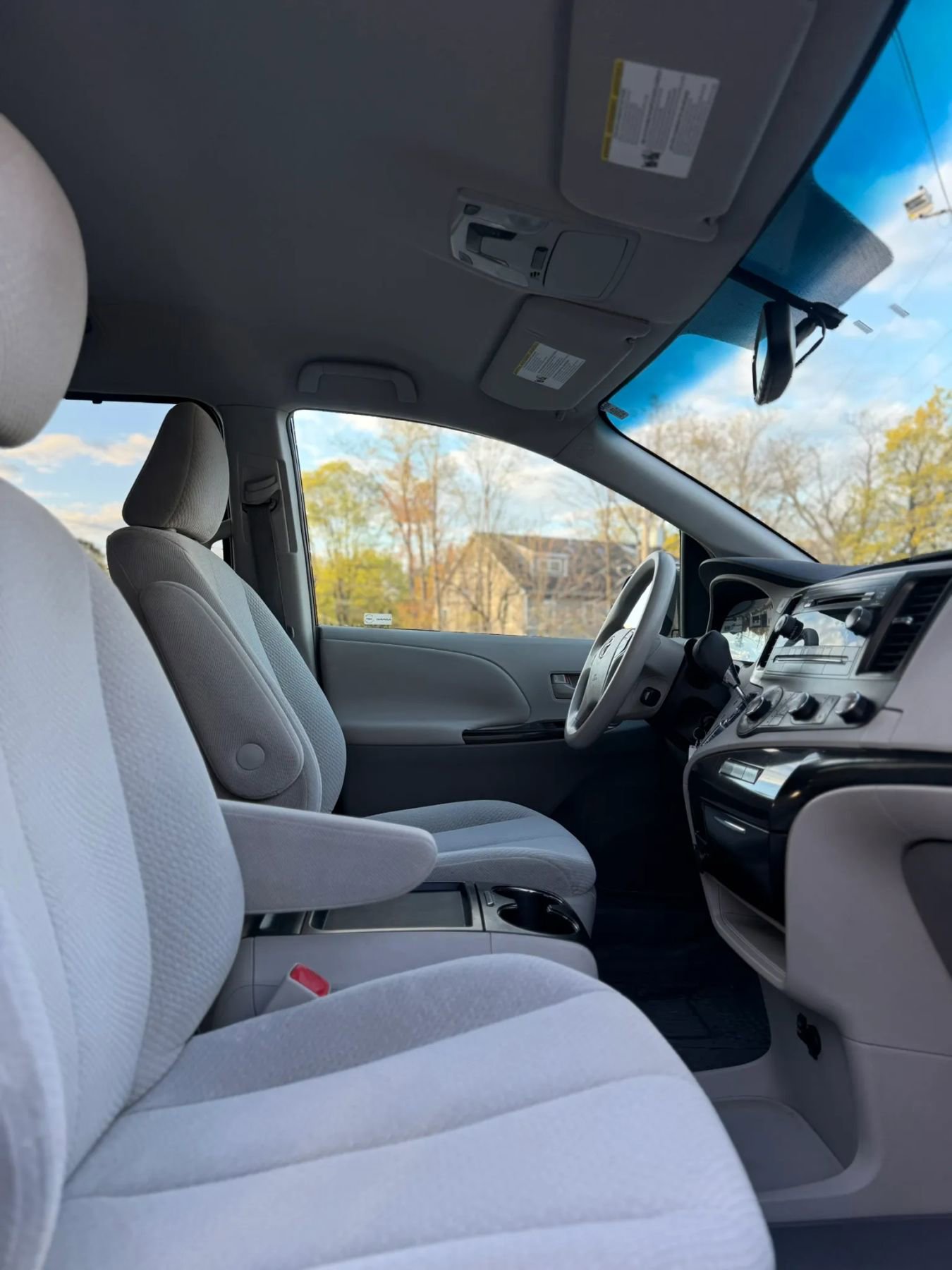 Used 2011 Toyota Sienna LE w/ Towing Pkg FWD image 17