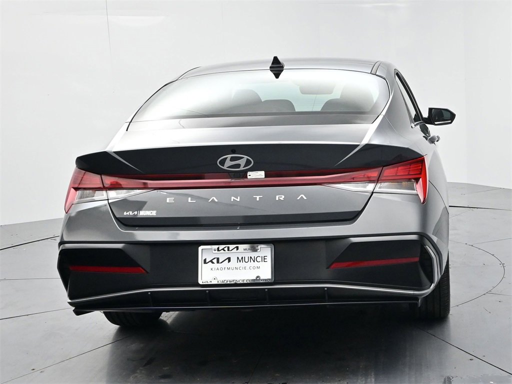 Used 2025 Hyundai Elantra SEL image 7