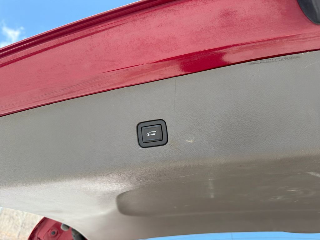 Used 2021 Chevrolet Traverse LT image 35