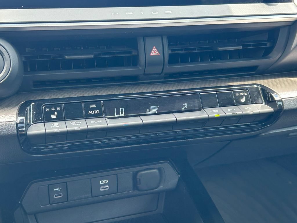 Used 2024 Toyota Prius XLE FWD image 31