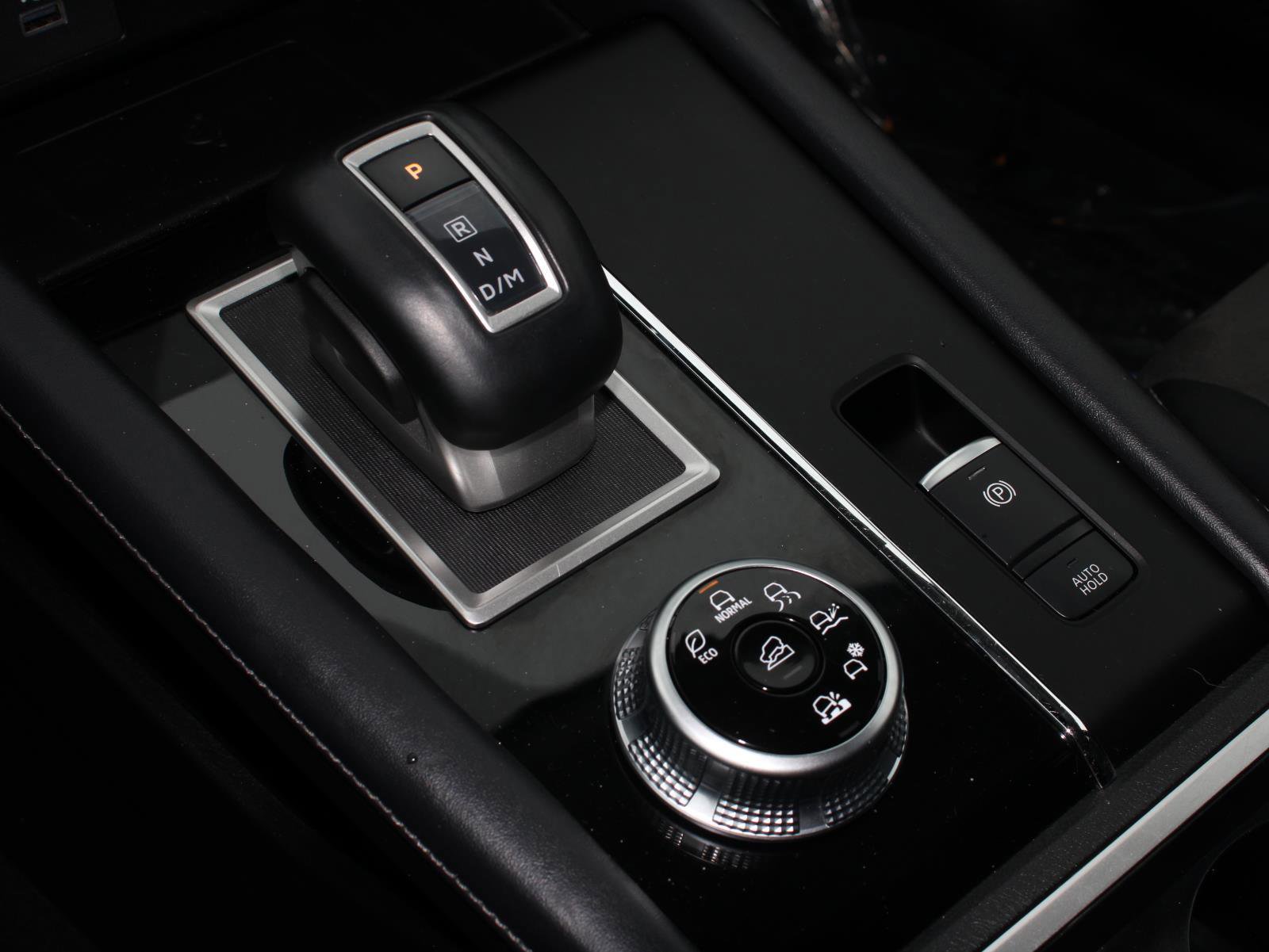 Used 2024 Mitsubishi Outlander SE Black Edition image 14