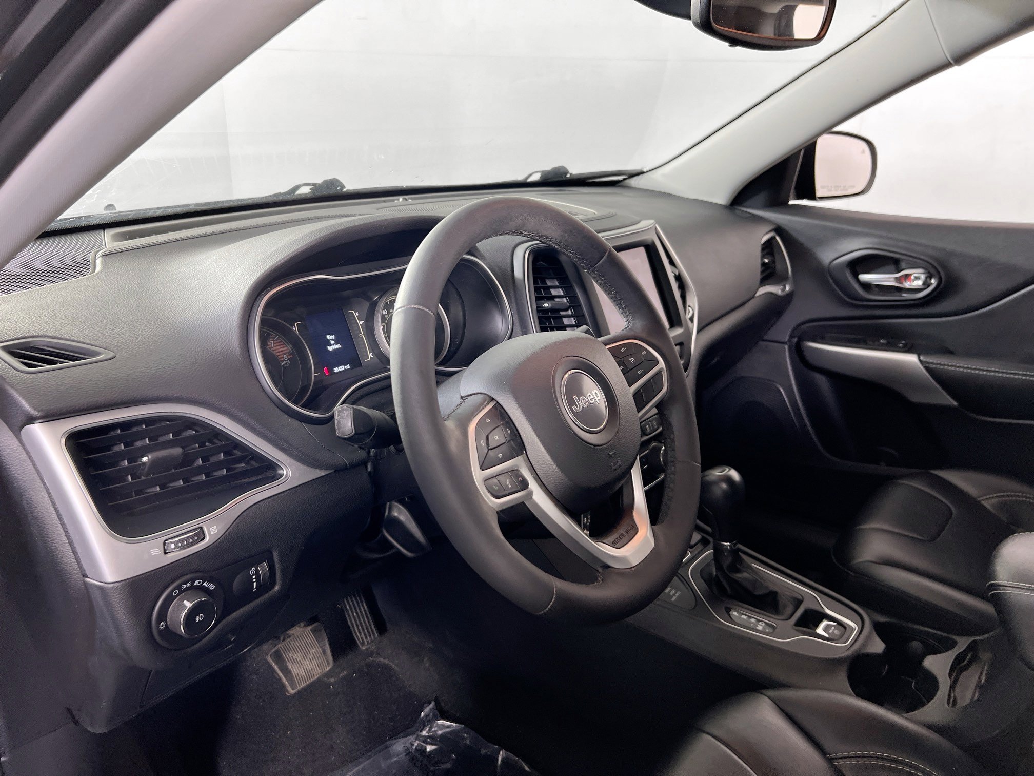 Used 2022 Jeep Cherokee Latitude w/ Sun & Sound Group image 9