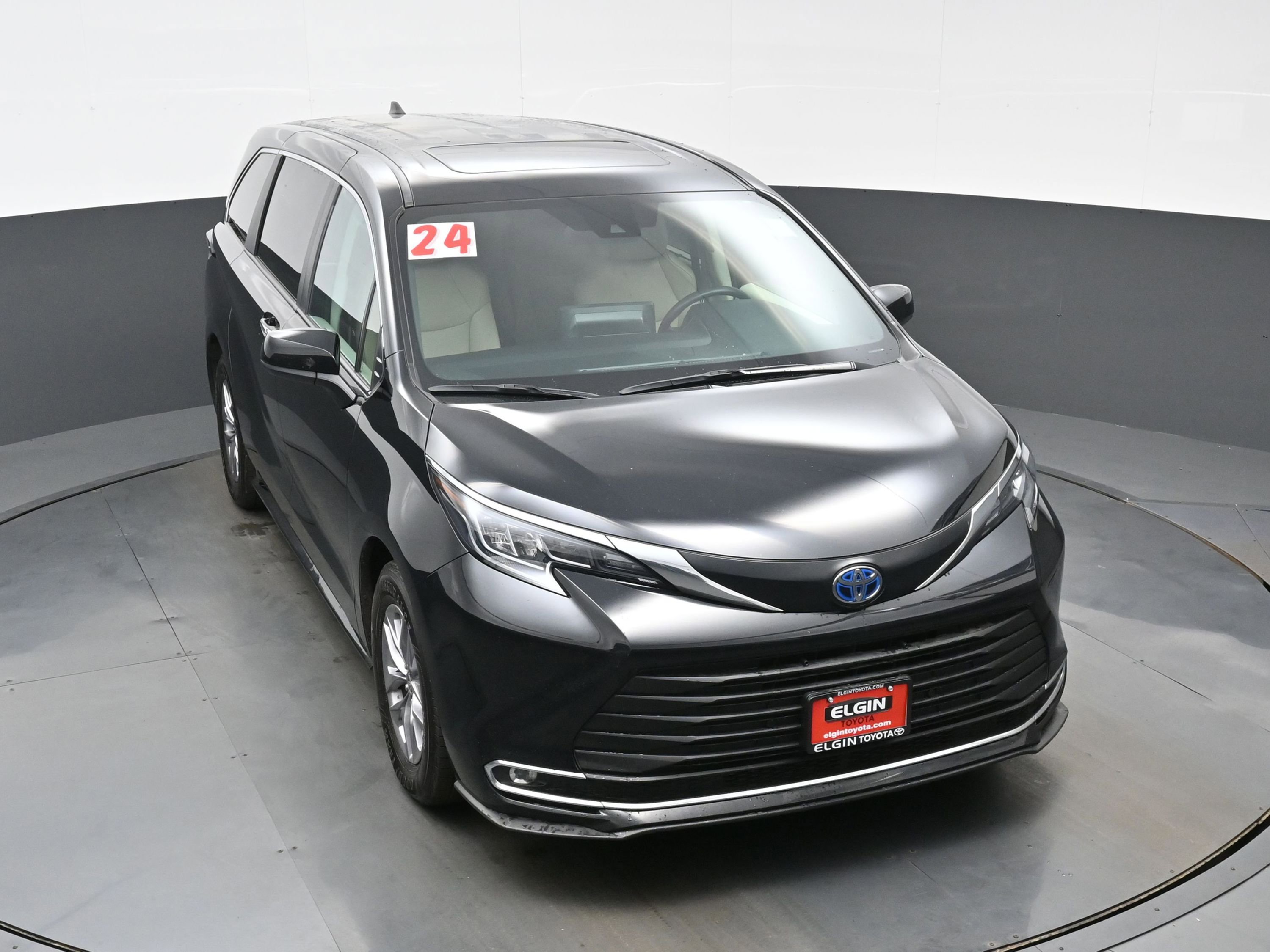 Used 2024 Toyota Sienna XLE AWD/4WD image 36