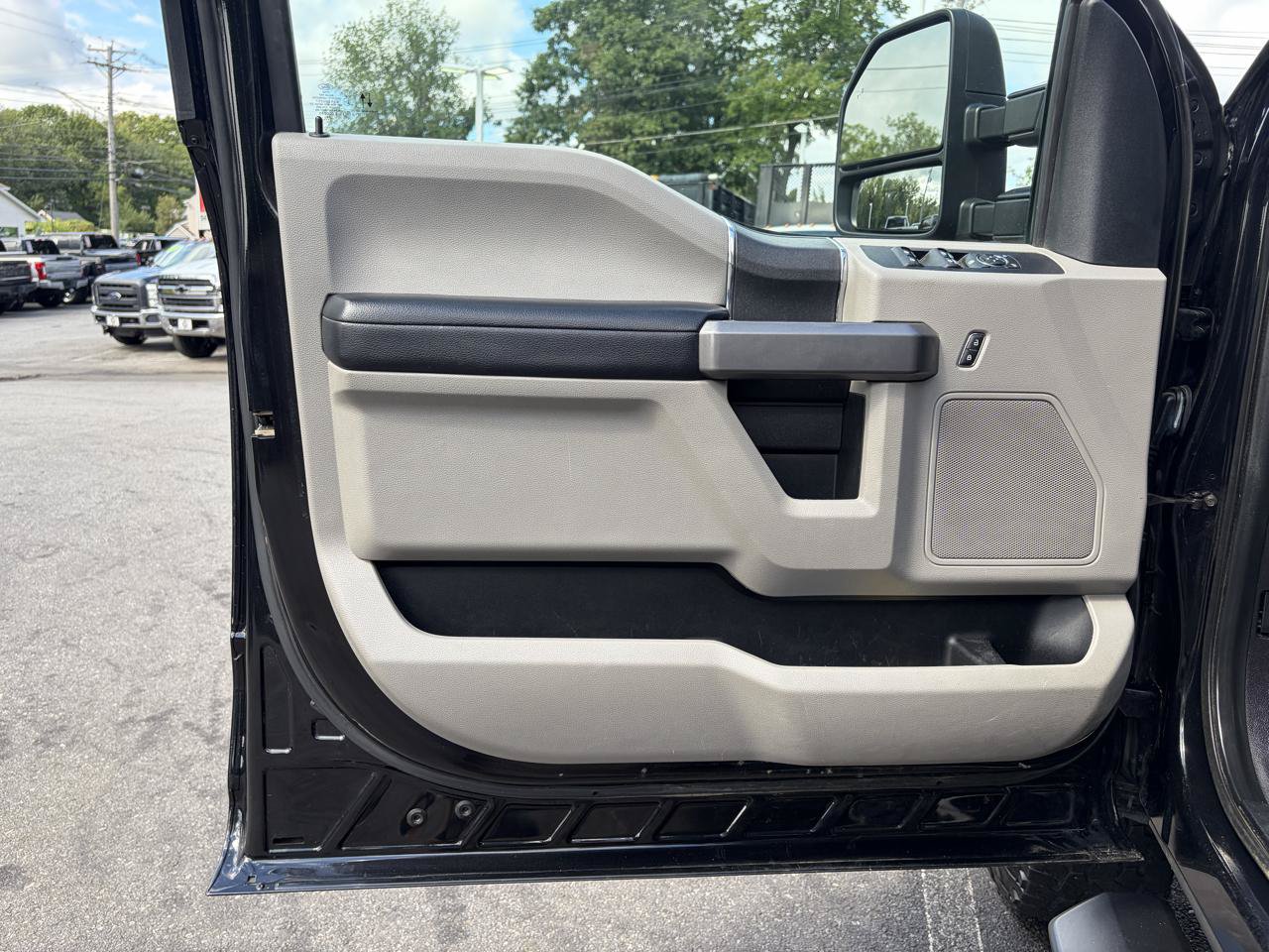 Used 2020 Ford F250 XLT w/ FX4 Off-Road Package AWD/4WD image 16