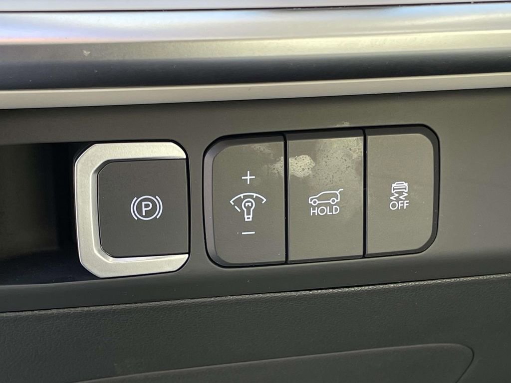 Certified 2025 Hyundai Santa Fe SEL image 9
