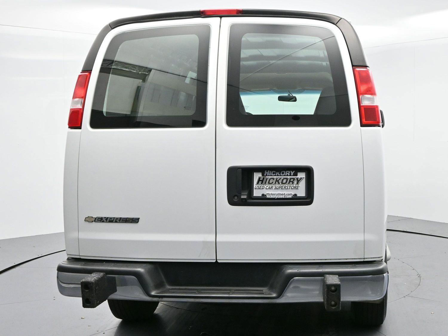 Used 2022 Chevrolet Express 2500 w/ Driver Convenience Package image 6