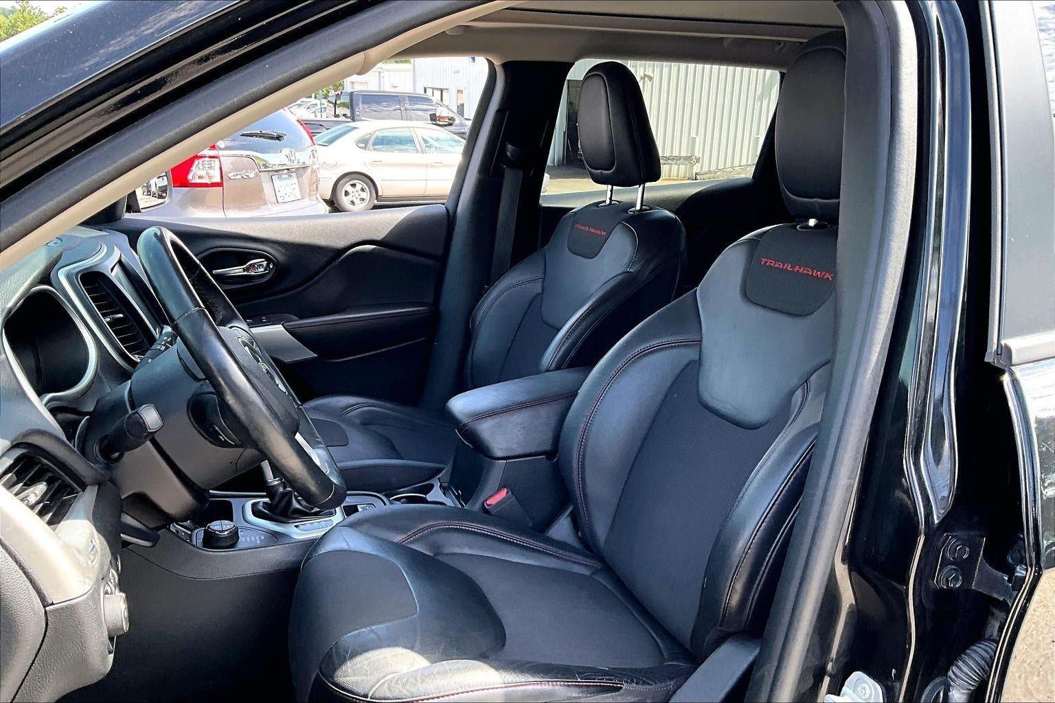 Used 2018 Jeep Cherokee Trailhawk w/ Comfort/Convenience Group AWD/4WD image 22