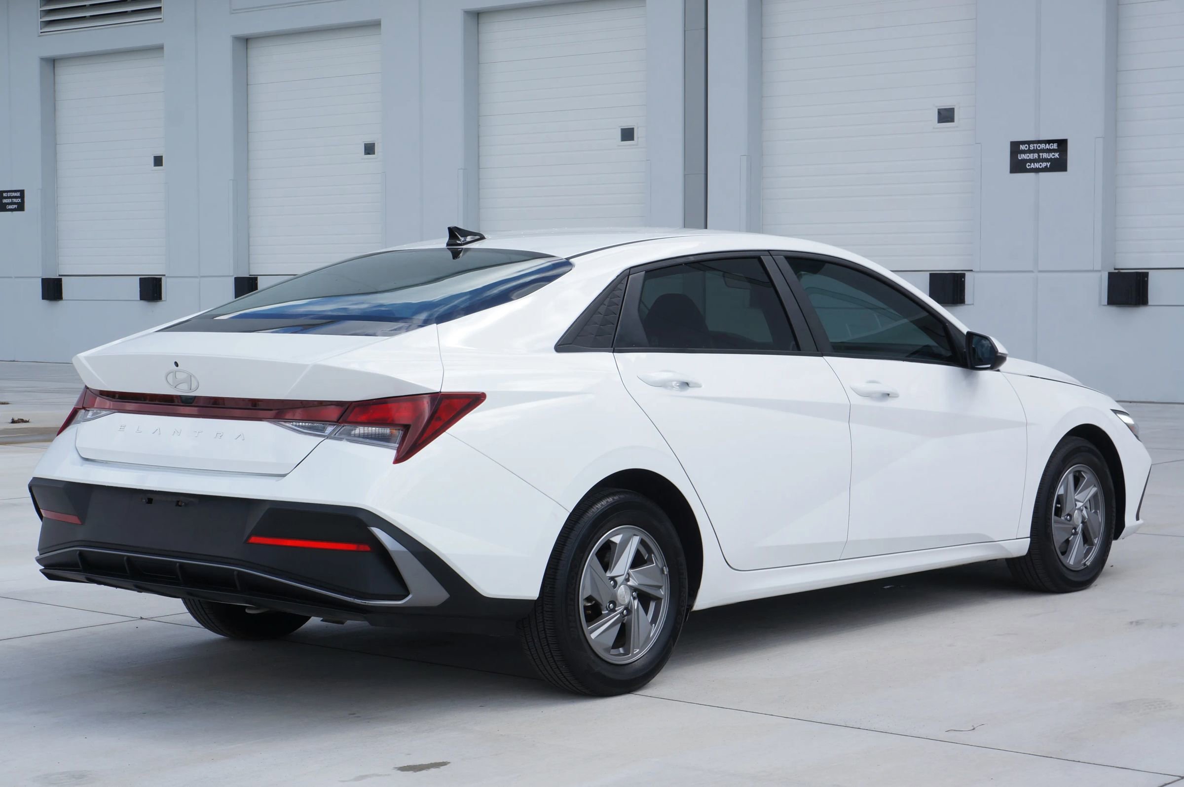 Used 2024 Hyundai Elantra SE image 14