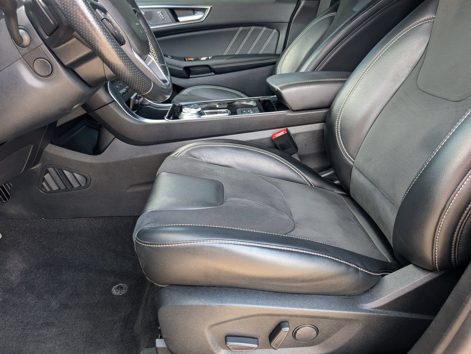 Used 2020 Ford Edge ST w/ Equipment Group 401A AWD/4WD image 15