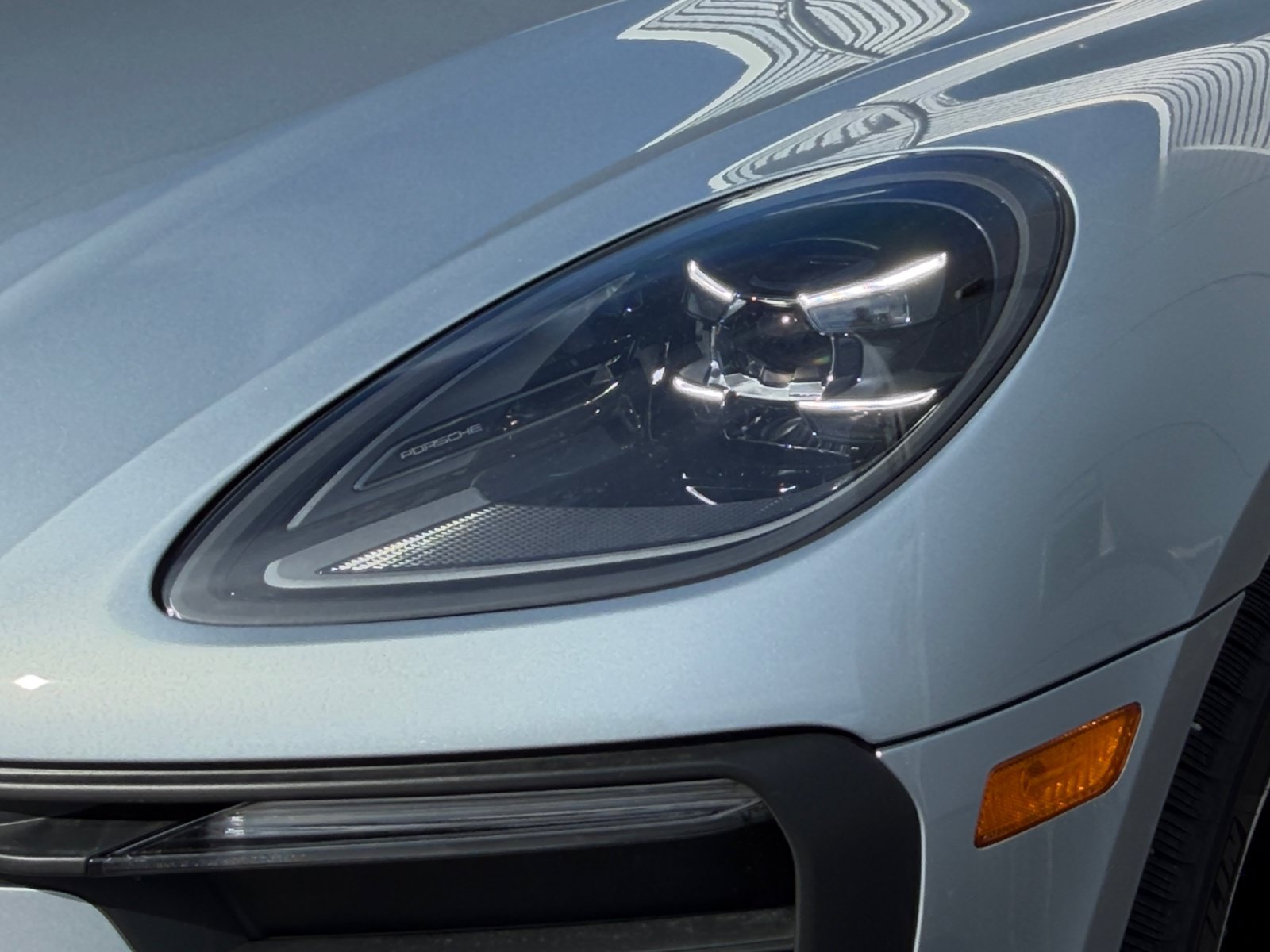 Used 2025 Porsche Macan AWD/4WD image 10