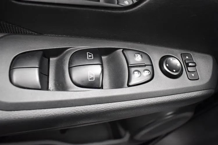 Used 2024 Nissan Kicks SV FWD image 21