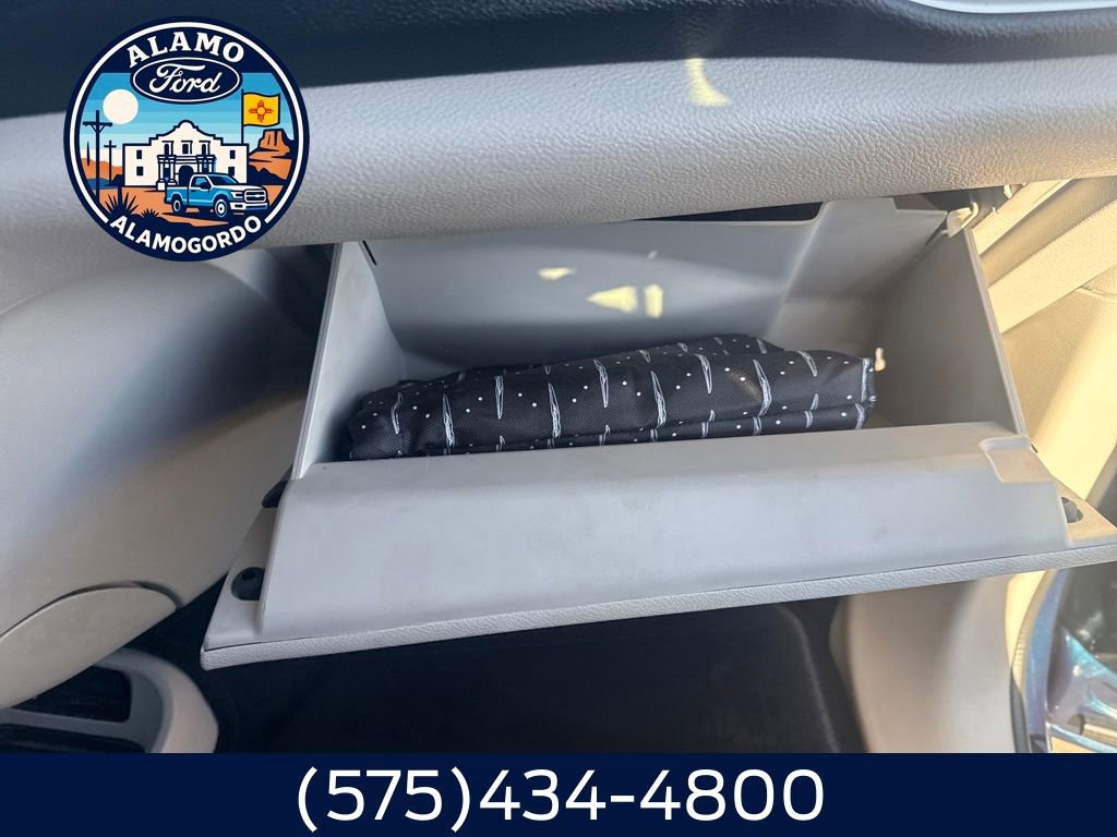 Used 2023 Chrysler Pacifica Touring-L w/ Uconnect Theater Family Group image 18