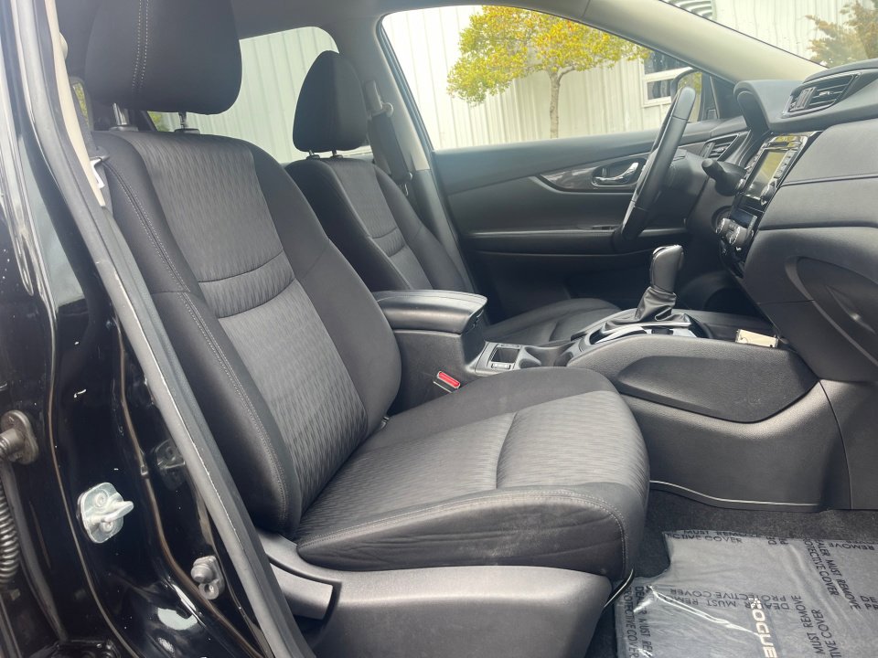 Used 2019 Nissan Rogue SV image 28