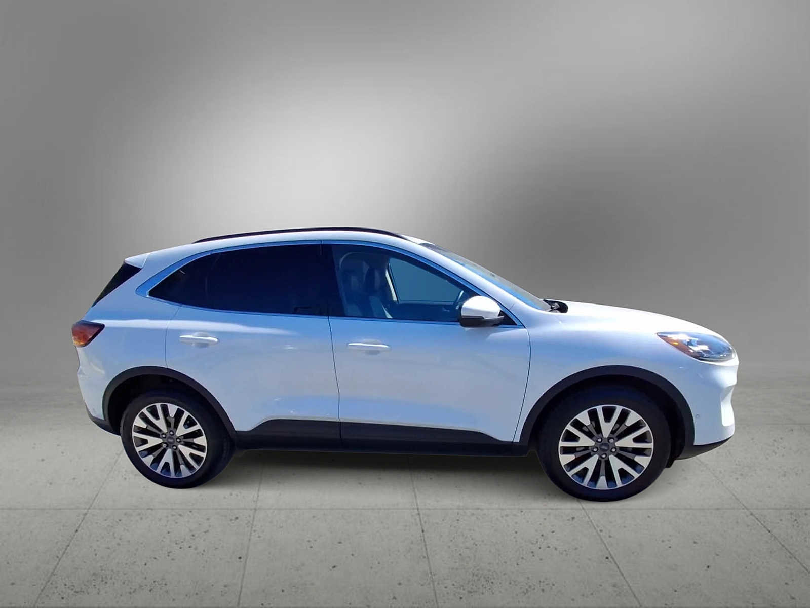 Used 2020 Ford Escape Titanium image 9
