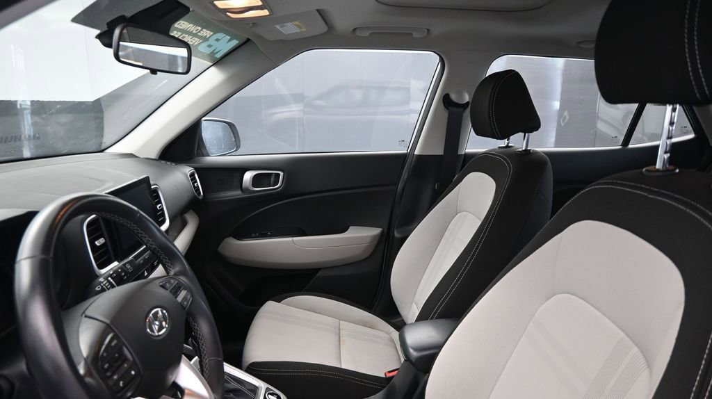 Used 2023 Hyundai Venue SEL FWD image 23